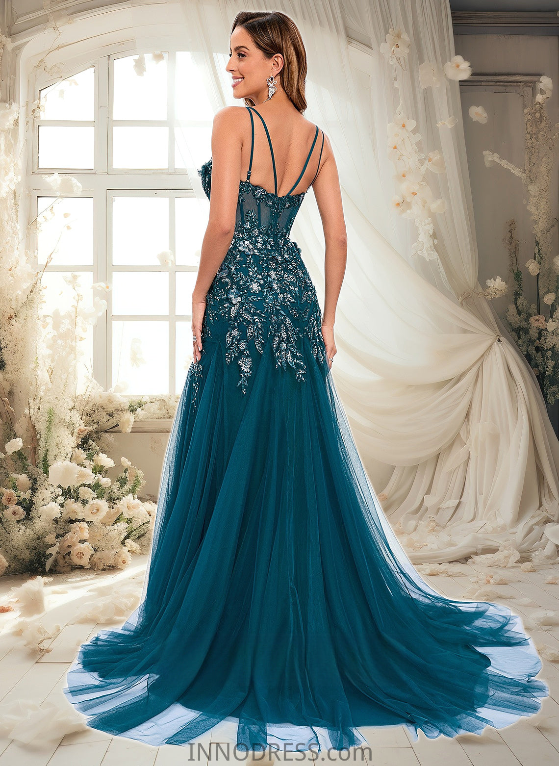 Tiffany Trumpet/Mermaid V-Neck Sweep Train Tulle Prom Dresses With Sequins Appliques Lace DPP0025853