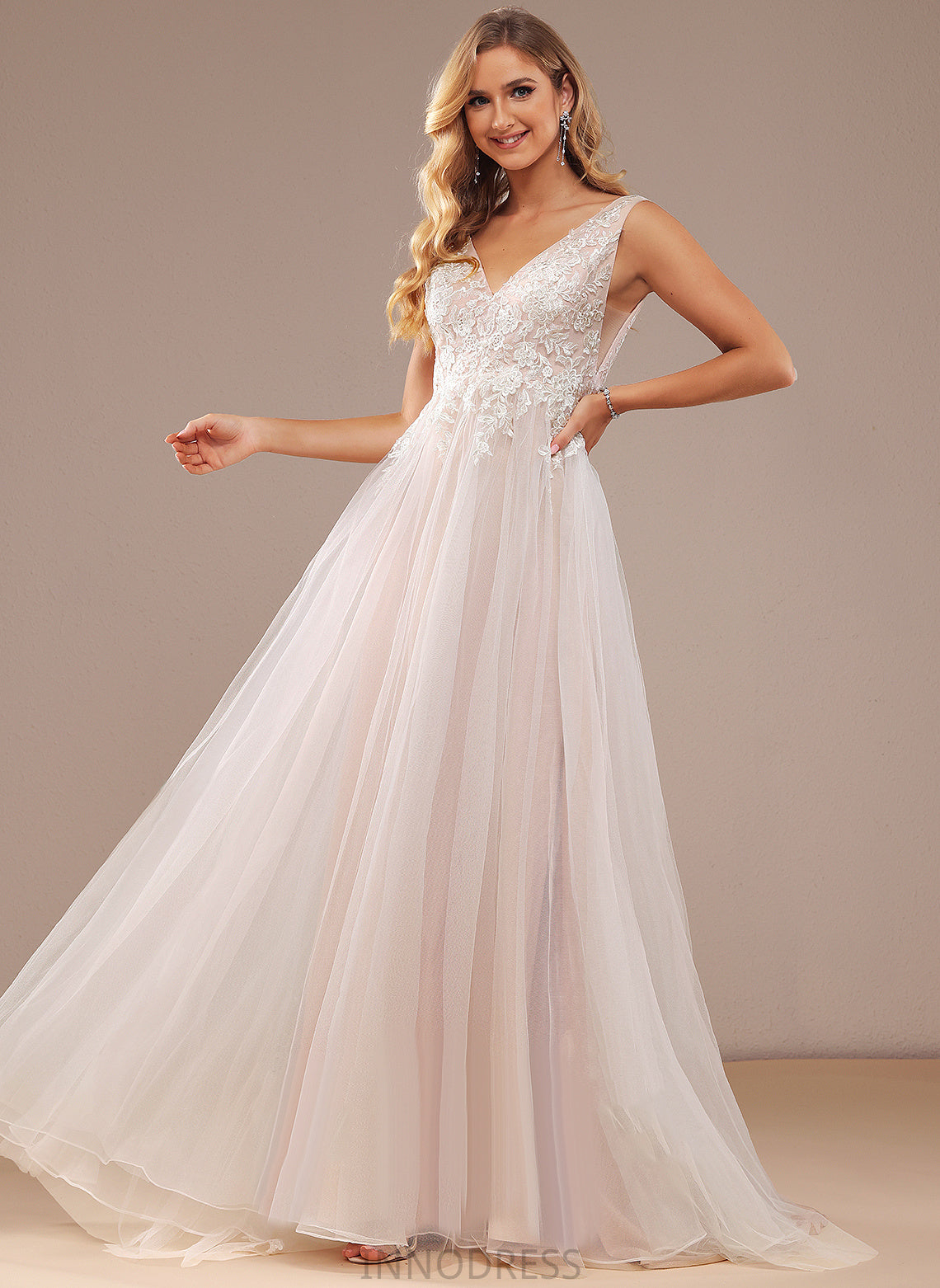 Tulle With Ball-Gown/Princess Train Dress Wedding Dresses Sweep Lace V-neck Lace Wedding Raelynn