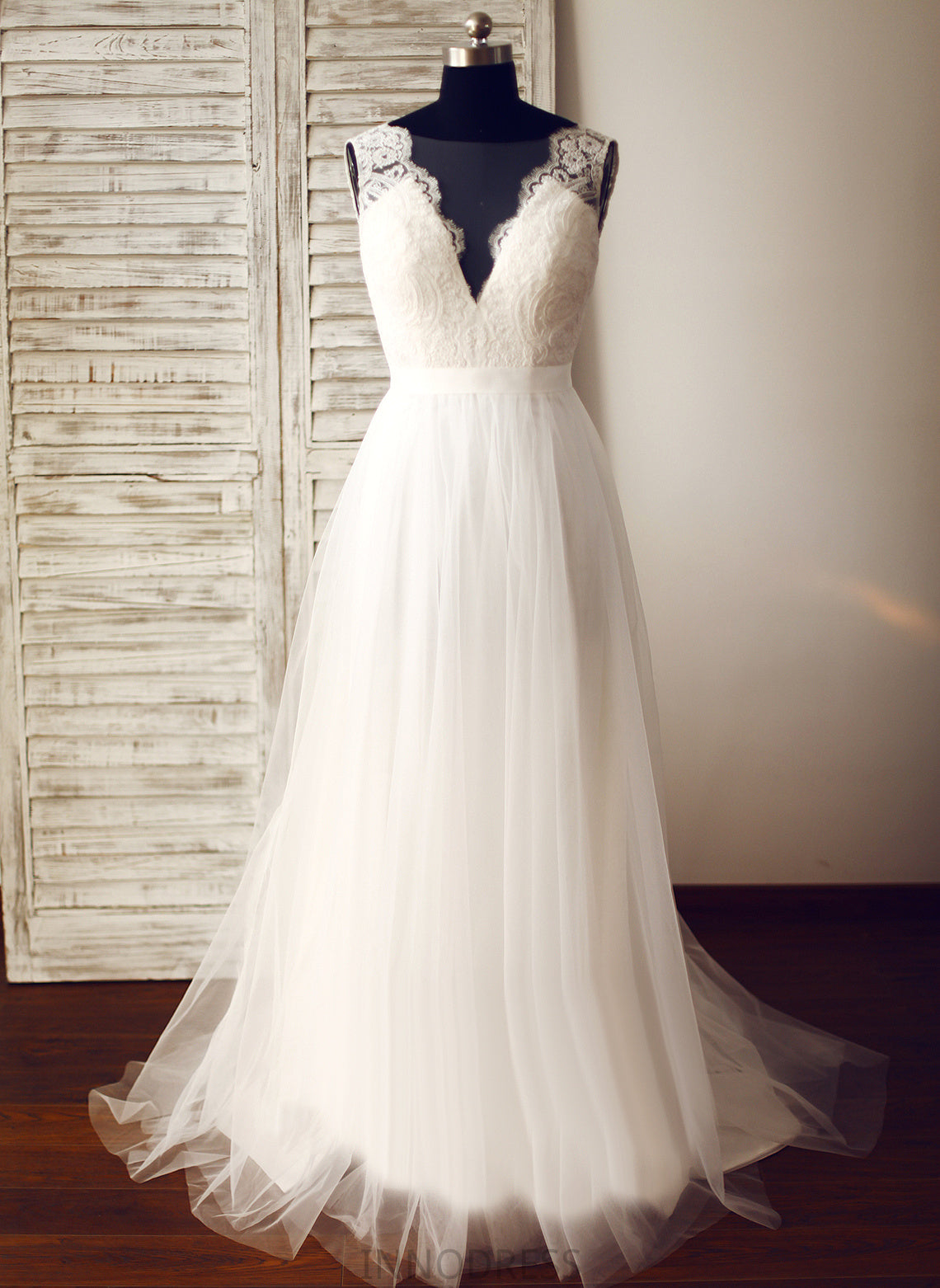 Dress Wedding A-Line Wedding Dresses Tiana Train V-neck Sweep Tulle Lace