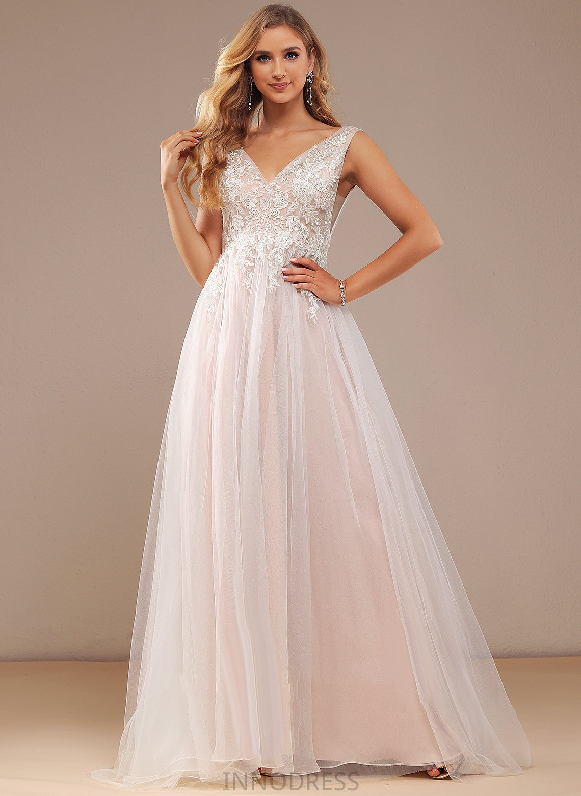 Tulle With Ball-Gown/Princess Train Dress Wedding Dresses Sweep Lace V-neck Lace Wedding Raelynn