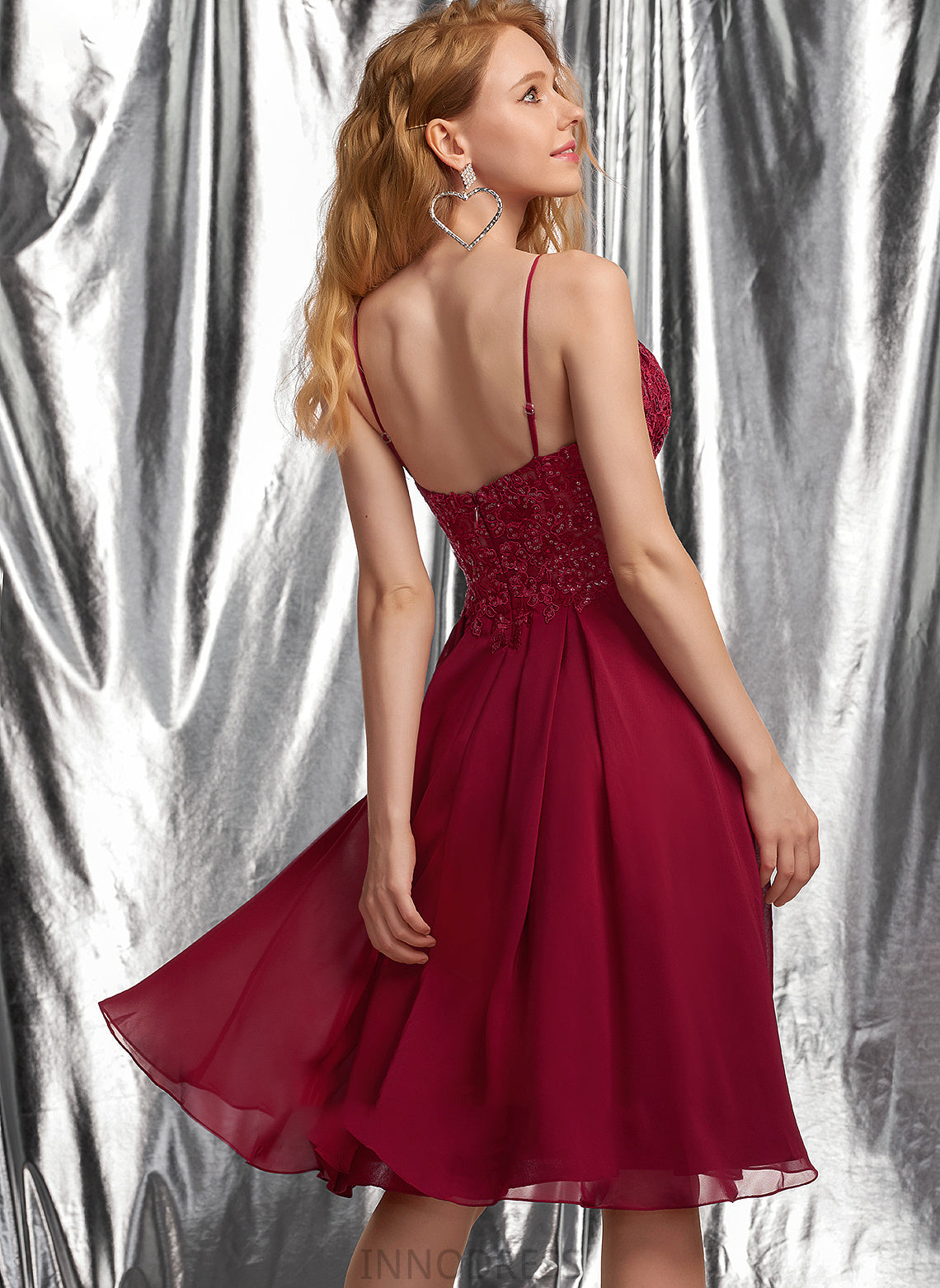 Aleena With Chiffon A-Line Knee-Length Prom Dresses Sequins V-neck