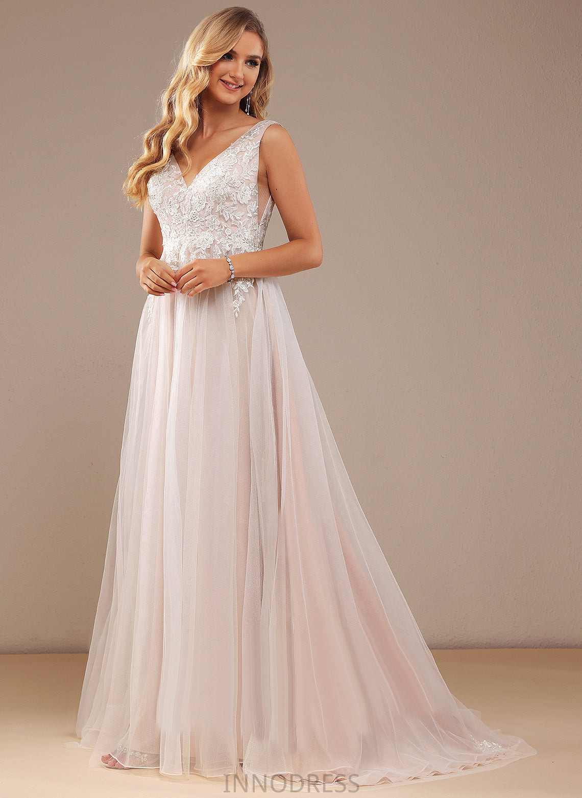 Tulle With Ball-Gown/Princess Train Dress Wedding Dresses Sweep Lace V-neck Lace Wedding Raelynn