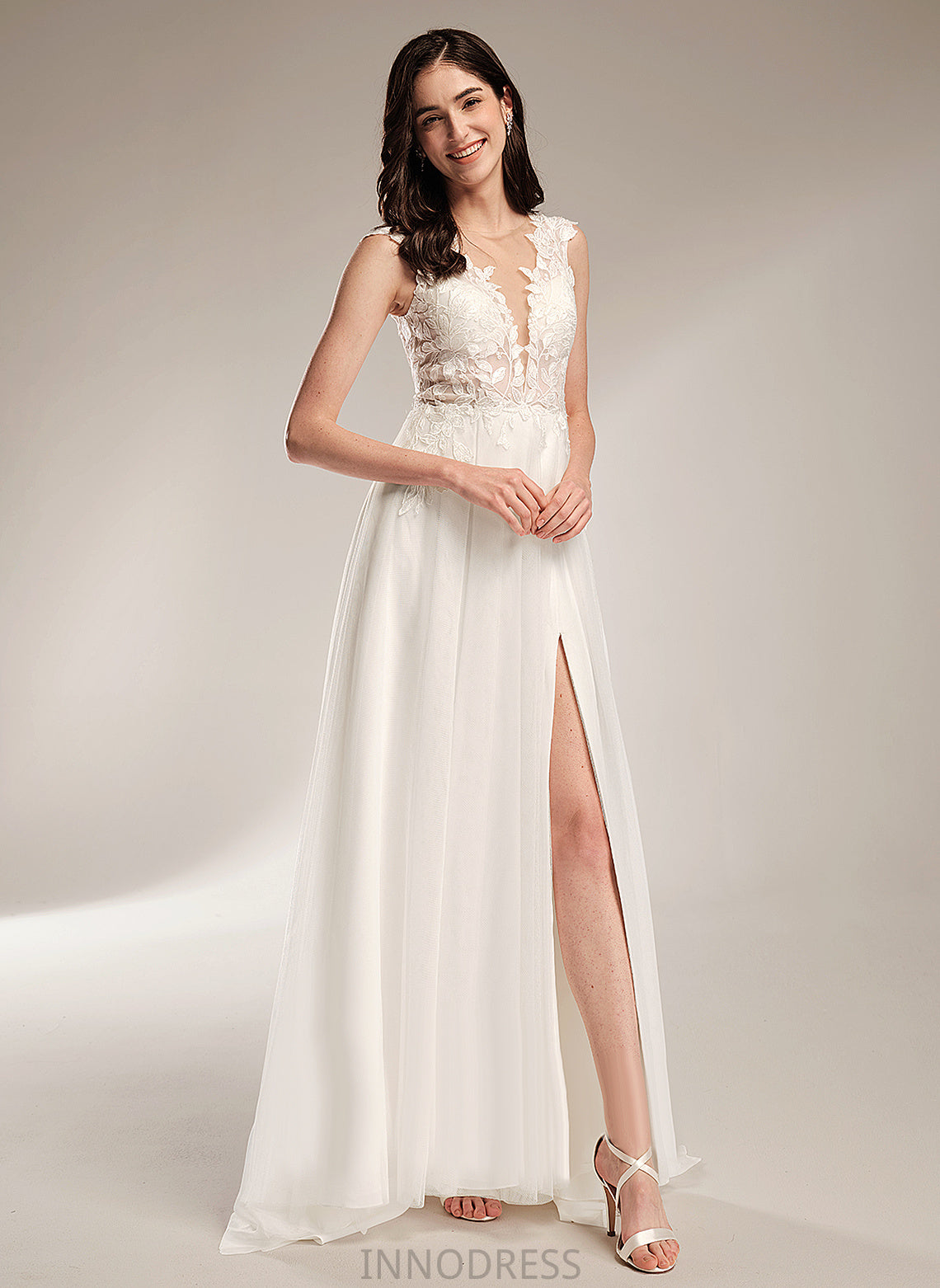 Tulle Train Dress Court Sequins Lace V-neck A-Line With Wedding Dresses Wedding Alma