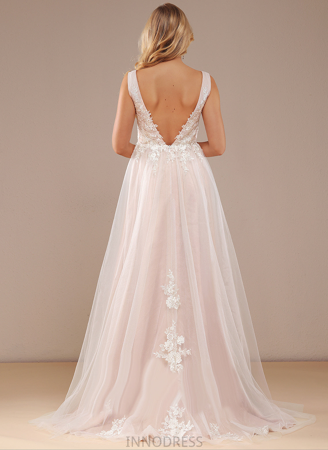 Tulle With Ball-Gown/Princess Train Dress Wedding Dresses Sweep Lace V-neck Lace Wedding Raelynn