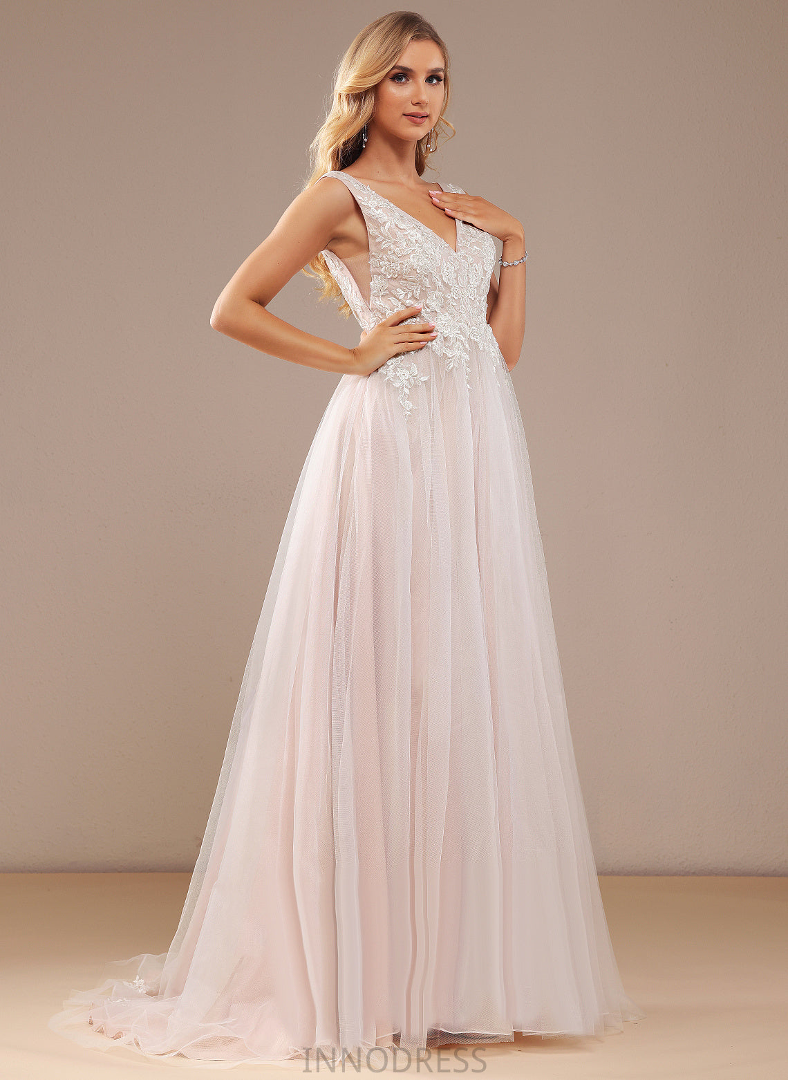 Tulle With Ball-Gown/Princess Train Dress Wedding Dresses Sweep Lace V-neck Lace Wedding Raelynn