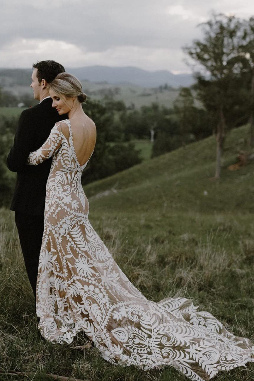 Unique Long Sleeves V Back Boho Beach Rustic Lace Wedding Dresses