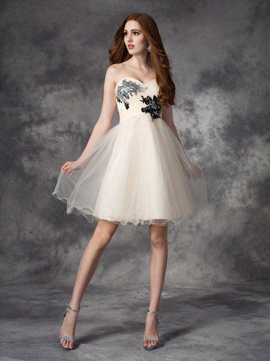 A-Line/Princess Charlotte Homecoming Dresses Sweetheart Applique Sleeveless Short Net Dresses