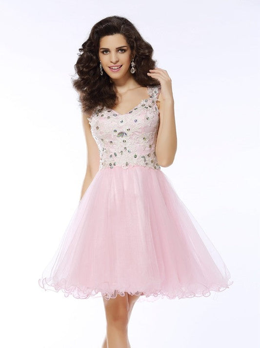 A-Line/Princess Satin Shea Cocktail Homecoming Dresses Sweetheart Applique Sleeveless Short Dresses