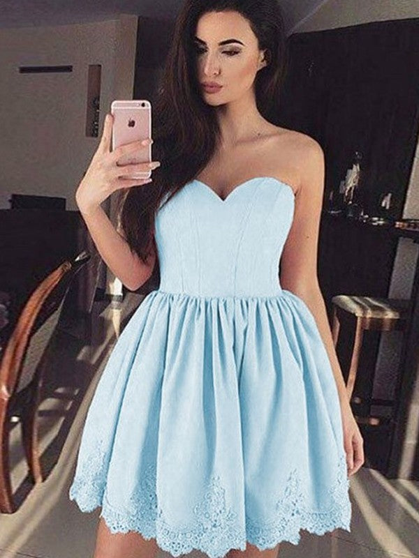 A-Line/Princess Sweetheart Gisselle Satin Homecoming Dresses Lace Short/Mini Dresses