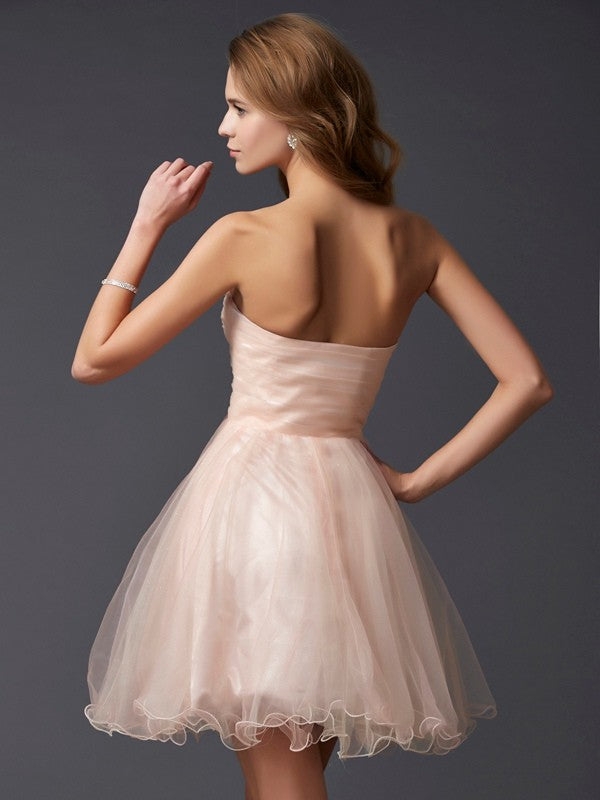 A-Line/Princess Sweetheart Sleeveless June Homecoming Dresses Satin Short Silk Like