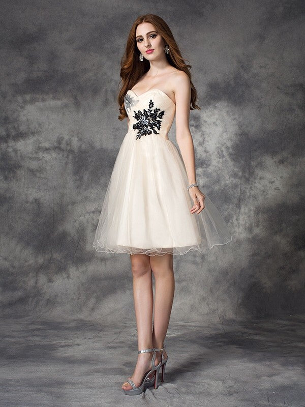 A-Line/Princess Charlotte Homecoming Dresses Sweetheart Applique Sleeveless Short Net Dresses