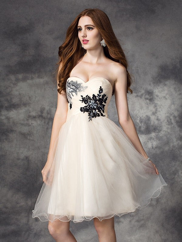 A-Line/Princess Charlotte Homecoming Dresses Sweetheart Applique Sleeveless Short Net Dresses